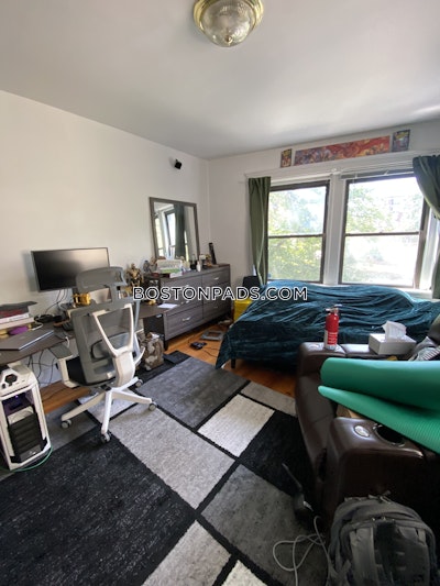 Allston/brighton Border 3 Beds 1 Bath Boston - $3,800 50% Fee