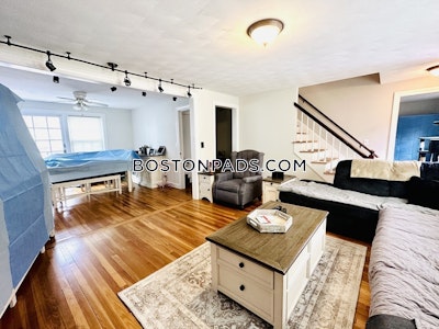 Brookline 3 Beds 3 Baths  Chestnut Hill - $5,500