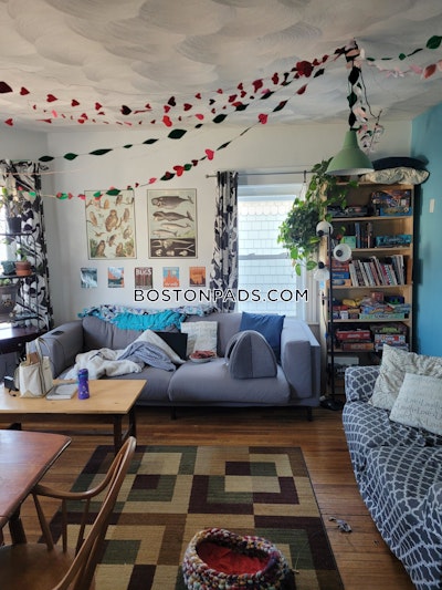 Somerville 4 Bed 2 Bath SOMERVILLE  Davis Square - $4,800 No Fee