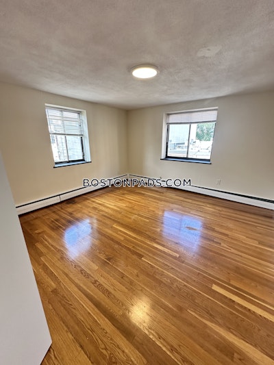 Brookline 2 Bed 1 Bath BROOKLINE- BOSTON UNIVERSITY $3,400  Boston University - $2,995 No Fee