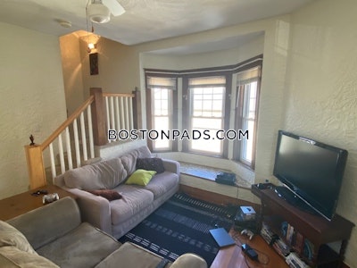 Medford 5 Bed, 2 Bath Unit  Tufts - $6,500