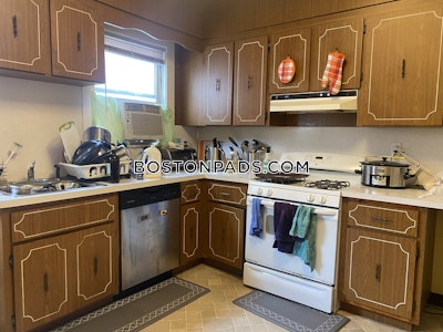 Medford 3 Beds 1 Bath  Tufts - $3,730