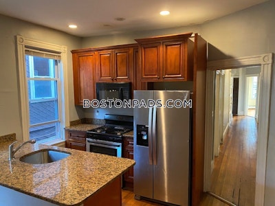 Mission Hill Large 5 bedroom 2 bath with hardwood floors, eat-in kitchen, deck, washer and dryer in unit Boston - $5,800