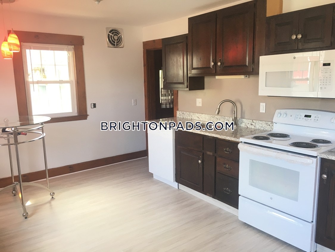 Brighton 3 Bedroom Apartment For Rent 2 Baths Boston 2 700